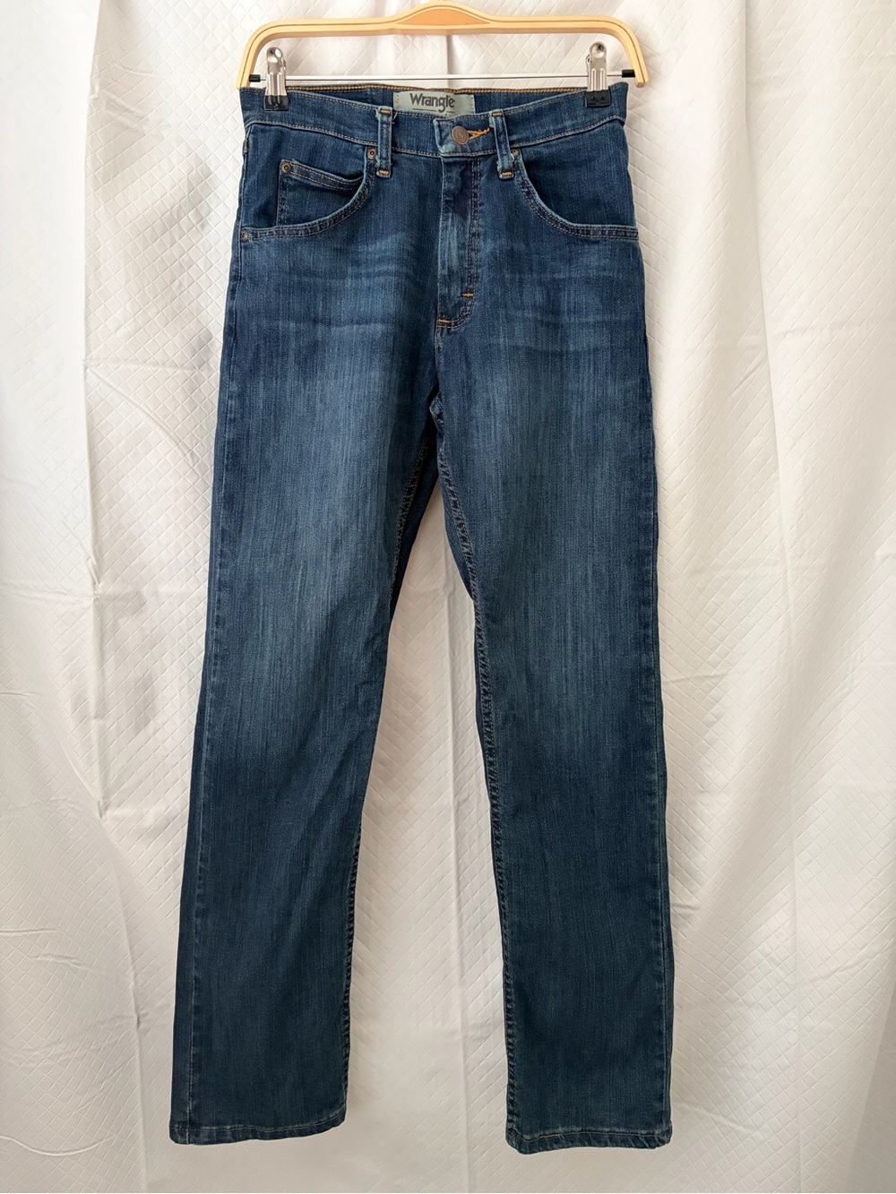 Wrangler Men’s Straight Jeans in Medium Blue Wash